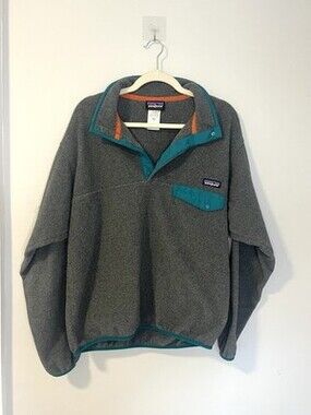 Patagonia Men’s Fleece Pullover Sitzen. Gray and Teal Trim. Size Medium